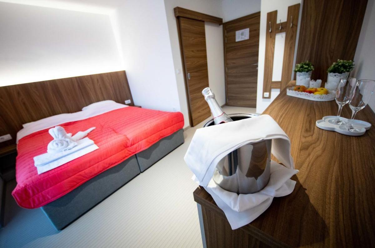 Hotel Gostilna Pugelj Novo Mesto Esterno foto
